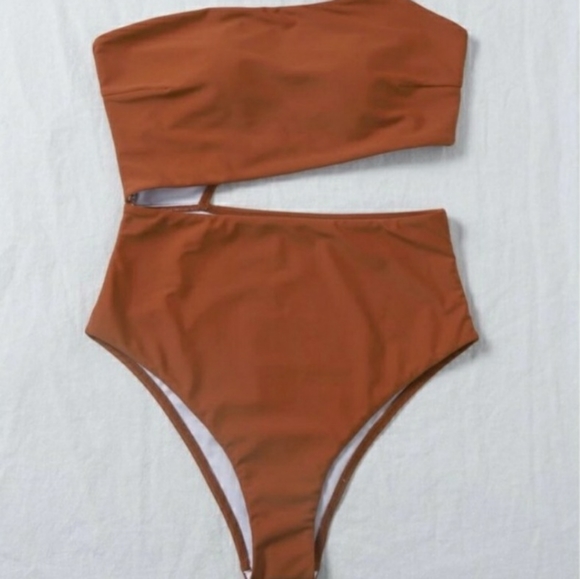 🌟 One Piece Swimsuit 🌟 - Picture 6 of 7